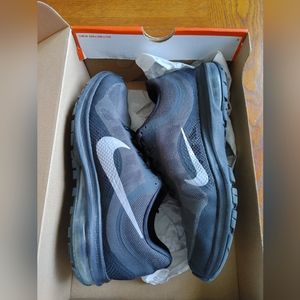 Men's Nike Zoom Winflo 5 Size 8.5 black